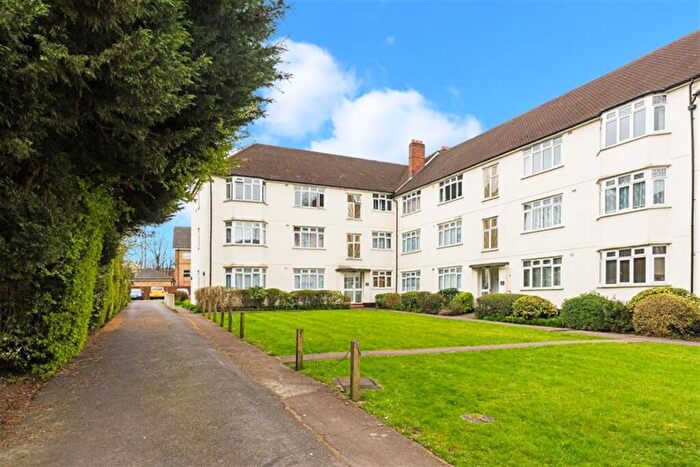 2 Bedroom Flat To Rent In Buckingham Court, Watford Way, Hendon, NW4