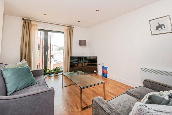 2 Bedroom Flat To Rent In Mabgate, Leeds, West Yorkshire, LS9