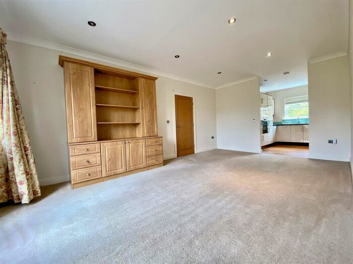 2 Bedroom Flat For Sale In Church Tower View, Huddersfield, HD3