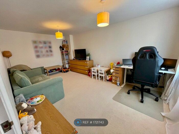 3 Bedroom Detached House To Rent In Bushmead, Monkston, Milton Keynes, MK10