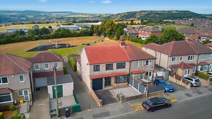 5 Bedroom Semi-Detached House For Sale In Goldington Avenue, Huddersfield, HD3