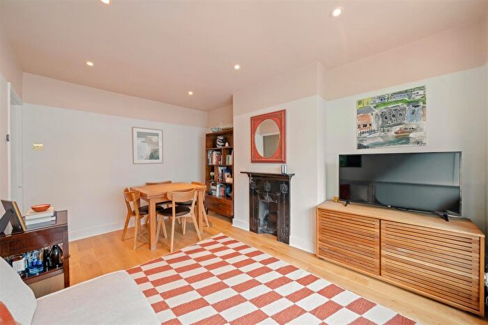 2 Bedroom Maisonette For Sale In Abbott Avenue, London, SW20