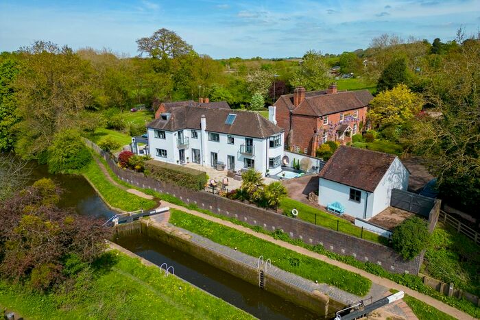 4 Bedroom Detached House For Sale In Claines, Worcestershire, WR3