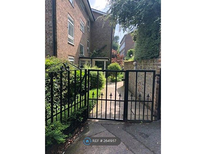 1 Bedroom Flat To Rent In Foxhill, London, SE19