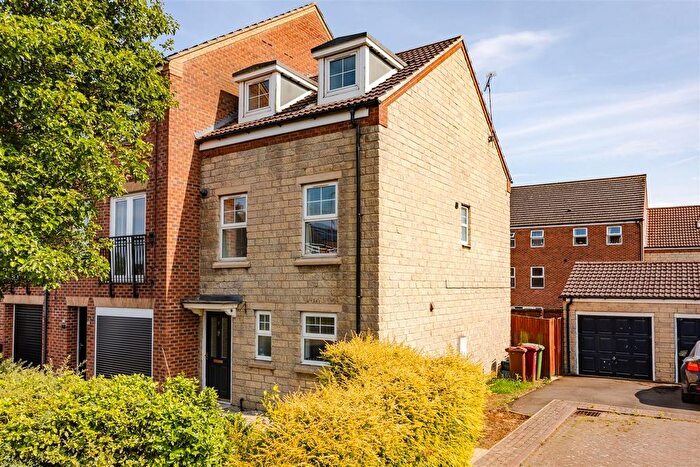 3 Bedroom Town House To Rent In Kimberley Court, Scunthorpe, DN16