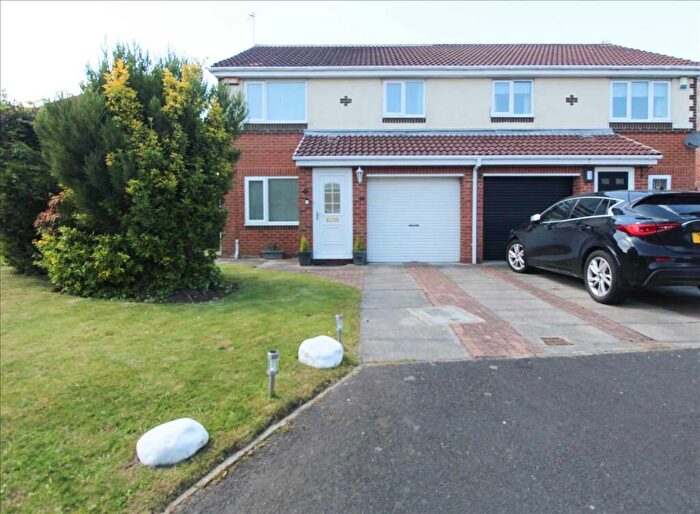 3 Bedroom Semi-Detached House For Sale In Fulbrook Close, Hartford Grange, Cramlington, NE23