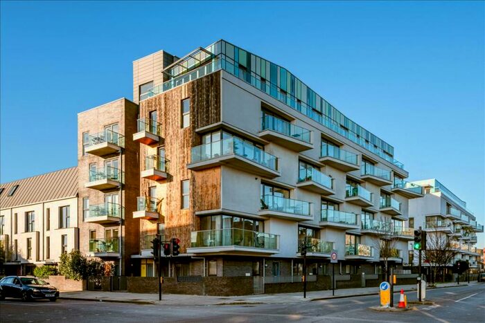 2 Bedroom Apartment To Rent In Richmond Road, Hackney, E8