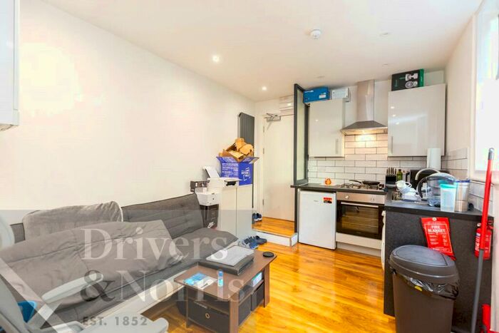 Apartment To Rent In Holloway Road, Archway, London, N19