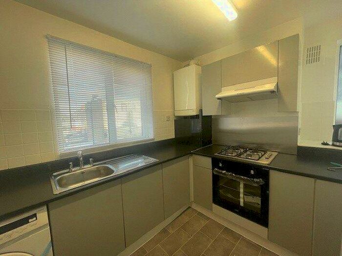 4 Bedroom Apartment To Rent In Hay Lane, London, NW9
