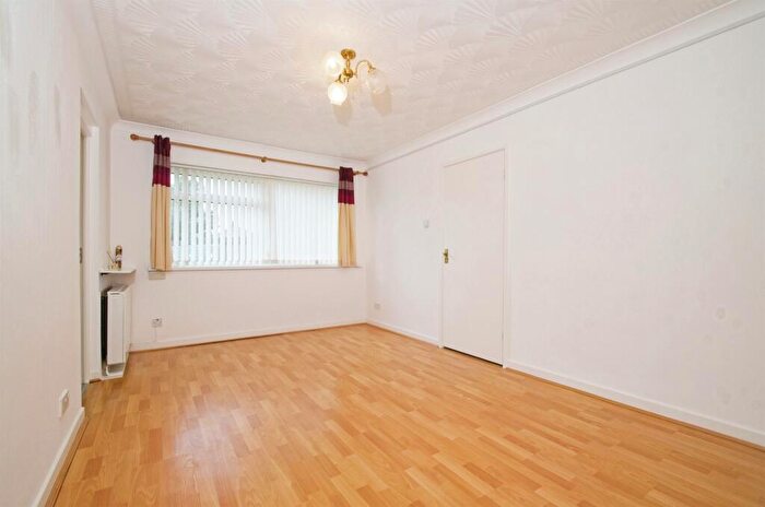 2 Bedroom Flat For Sale In Curlew Close, Cardiff, CF14