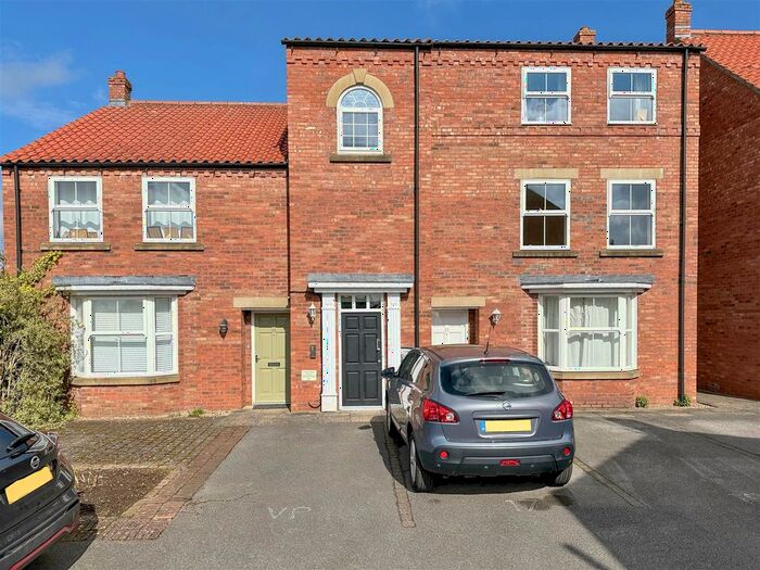 2 Bedroom Flat To Rent In Wilkinsons Court, Easingwold, York, YO61