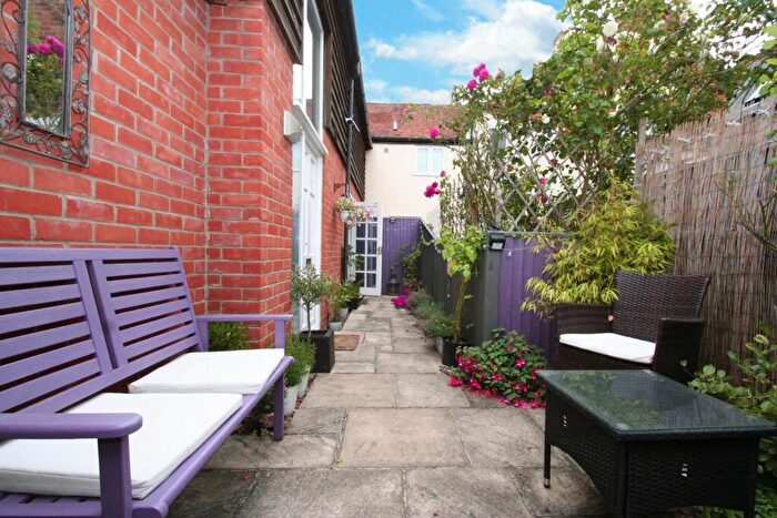 2 Bedroom House For Sale In Wood Street, Wallingford, OX10