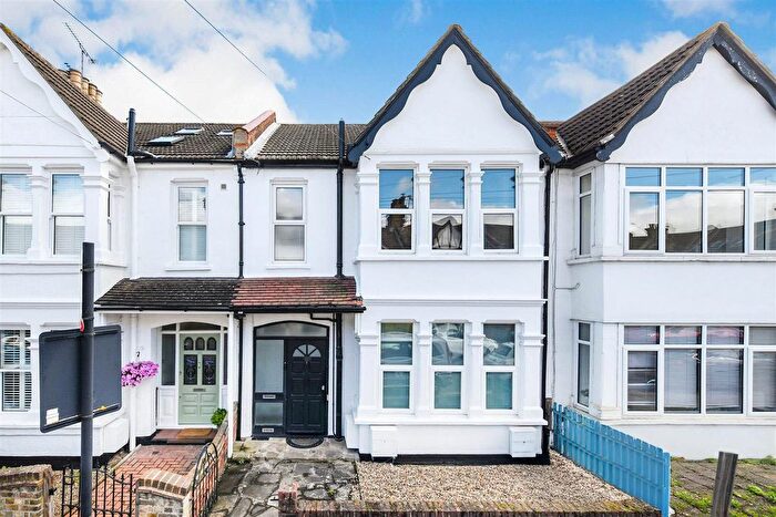 2 Bedroom Flat For Sale In Leigham Court Drive, Leigh-On-Sea, SS9