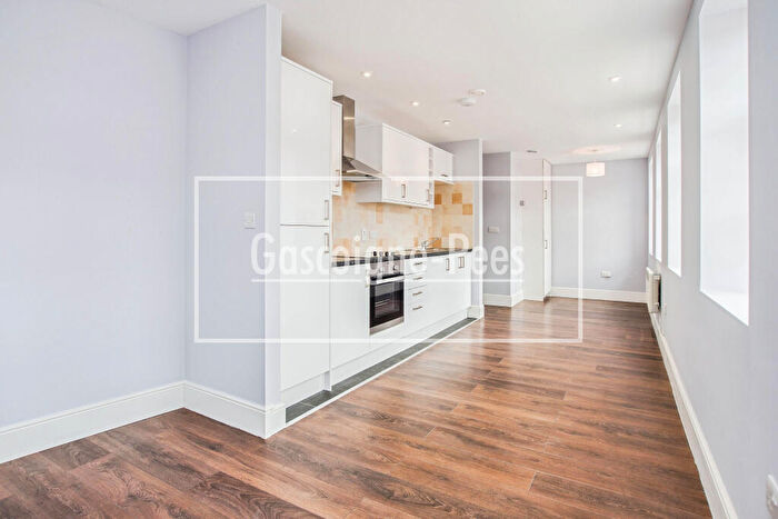 Flat To Rent In Central Epsom, KT19