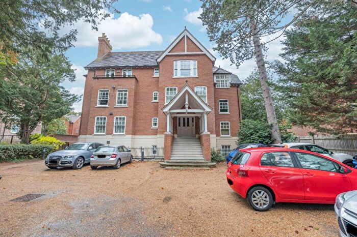 2 Bedroom Flat For Sale In New Dover Road, Canterbury, Kent, CT1