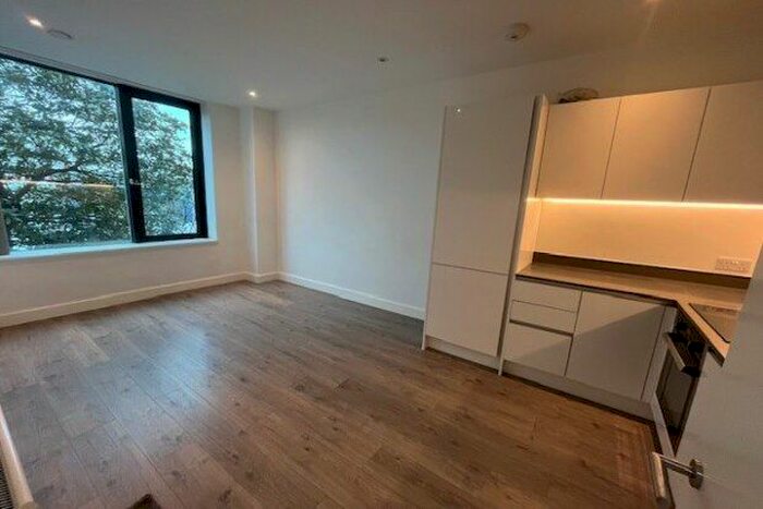 2 Bedroom Flat To Rent In Downmill Road, Bracknell, RG12