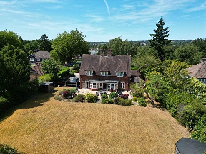 4 Bedroom Detached House For Sale In The Close, Farnham, GU9