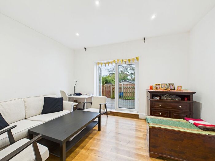 2 Bedroom Flat To Rent In Audley Road, London, NW4