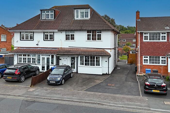 2 Bedroom Maisonette For Sale In York Road, Maidenhead, Berkshire, SL6