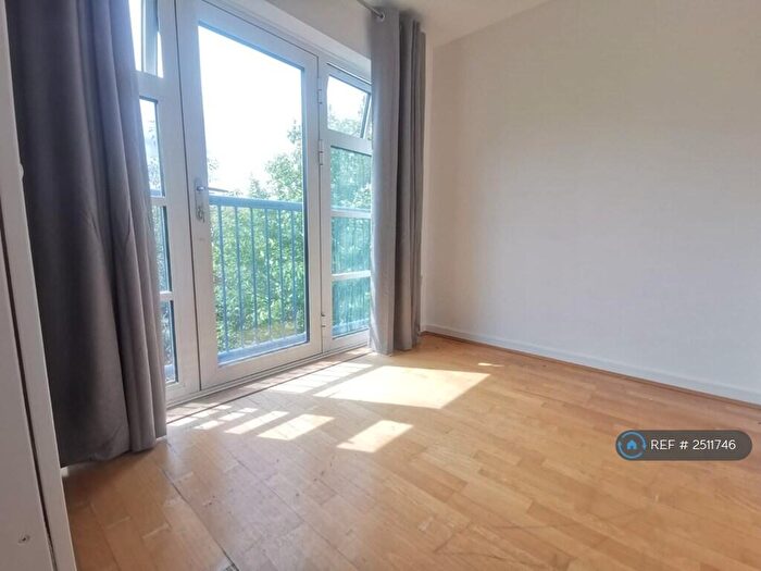 2 Bedroom Flat To Rent In Kennet Walk, Reading, RG1