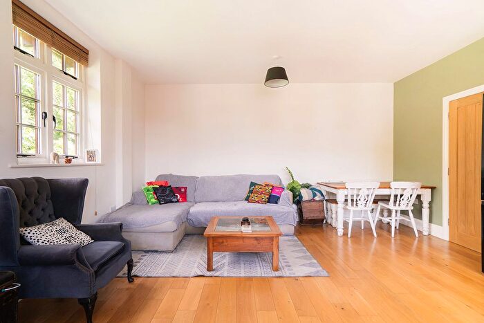 2 Bedroom Flat For Sale In London Road, Hurst Green, Etchingham, East Sussex, TN19