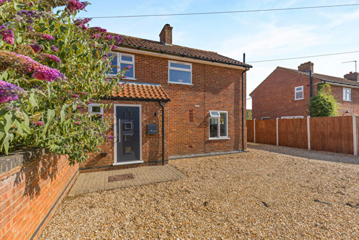 3 Bedroom Semi-Detached House For Sale In Burghwood Close, King's Lynn, PE32