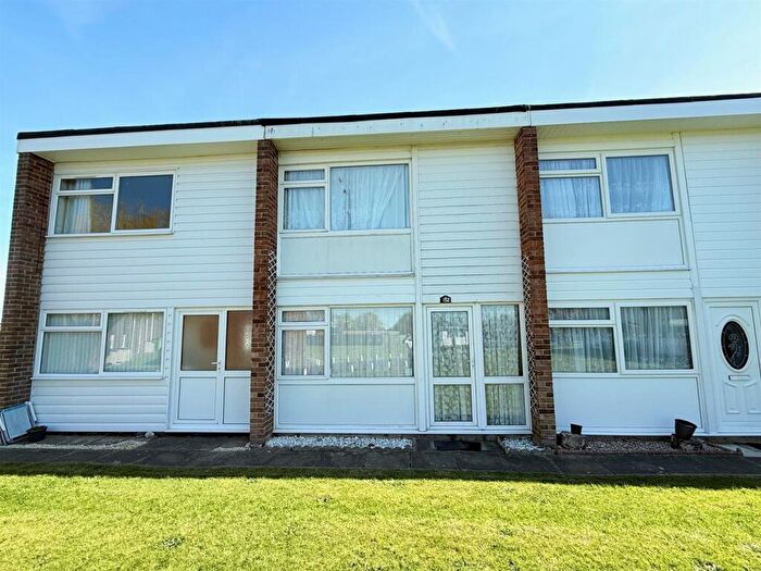 3 Bedroom Chalet For Sale In Beach Road Chalet Park, Scratby, NR29