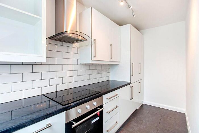 2 Bedroom Apartment To Rent In Cricklewood Lane, Cricklewood, NW2