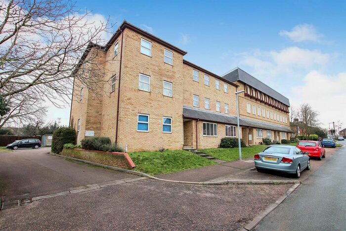 1 Bedroom Flat To Rent In Hollyoake Court, Whitehill Road, Cambridge, CB5