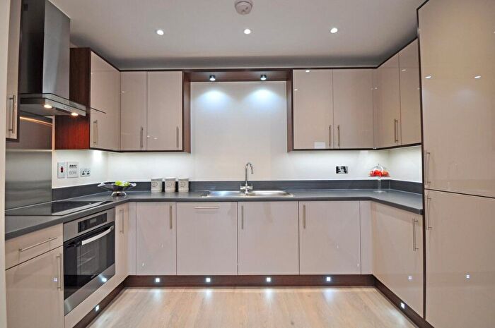 2 Bedroom Apartment To Rent In Heron Way, Maidenhead, Berkshire, SL6
