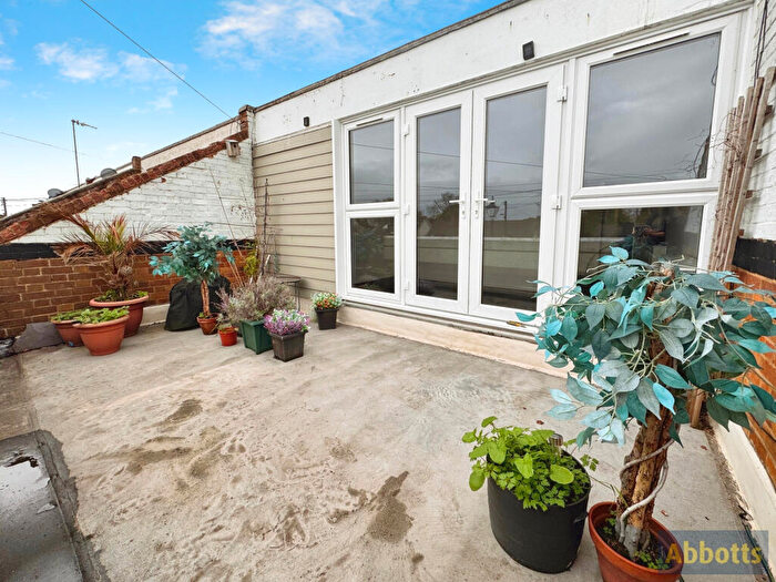 2 Bedroom Flat To Rent In Ferry Road, Hockley, SS5