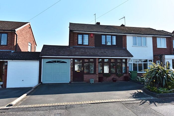 3 Bedroom Semi Detached House For Sale In Kingswinford, Beverley Drive, DY6