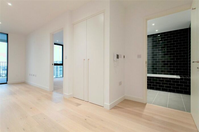 1 Bedroom Flat To Rent In Pinnacle House, Schooner Road, E16