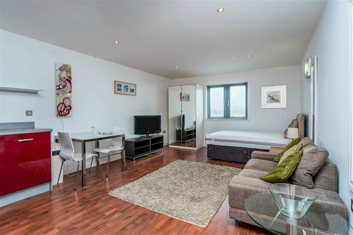 Flat To Rent In South Quay, Kings Road, Swansea, SA1