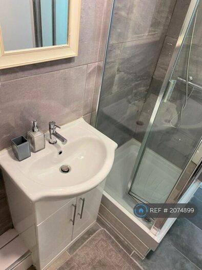 Studio To Rent In Lansdowne Road, Manchester, M8