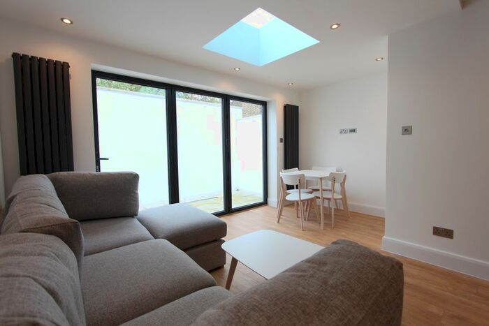 2 Bedroom Town House To Rent In Beaconsfield Road, Seven Sisters, N15