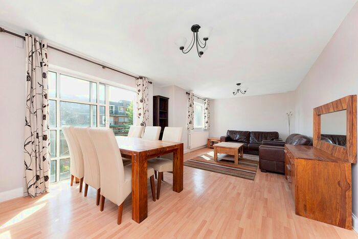 2 Bedroom Flat To Rent In Worple Road, London, SW19