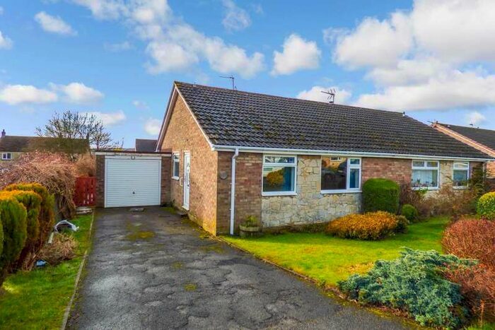 4 Bedroom Semi-Detached Bungalow To Rent In 18 Dale Grove, Leyburn, DL8