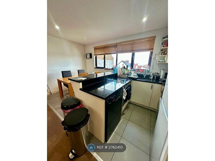 2 Bedroom Flat To Rent In Woodfield Road, Leigh-On-Sea, SS9