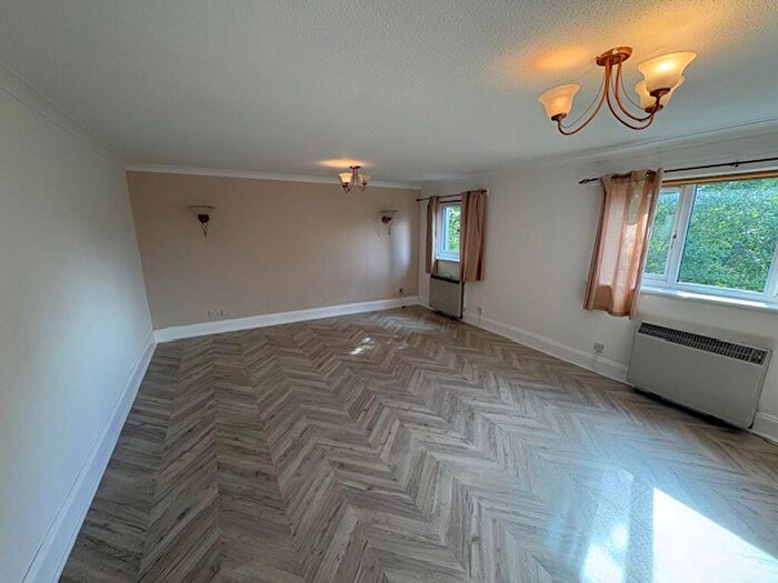 2 Bedroom Flat To Rent In Ashvale Crescent, Springburn, G21