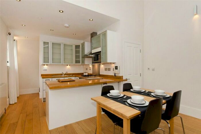 2 Bedroom Mews To Rent In Prices Mews, Kings Cross, N1