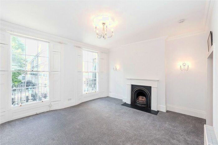 3 Bedroom Flat To Rent In Granville Square, London, WC1X
