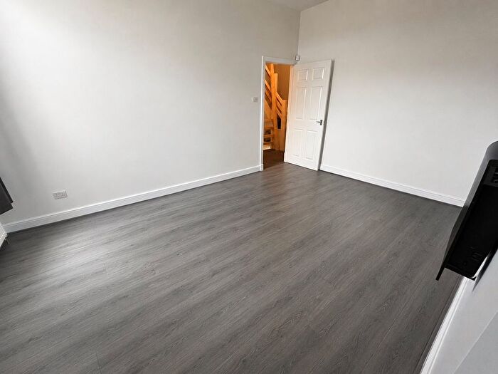 3 Bedroom Flat To Rent In Raby Street, Gateshead, NE8