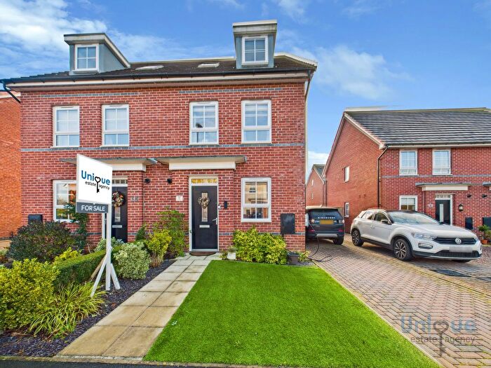 3 Bedroom Semi Detached House For Sale In Texan Close, Warton, PR4