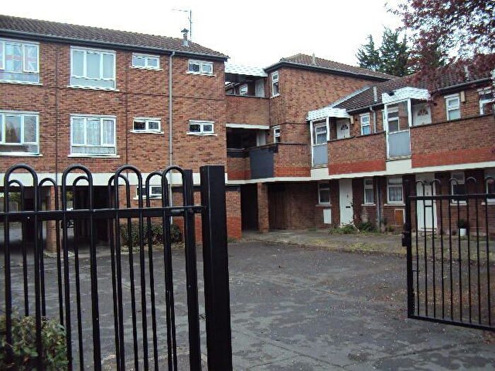 1 Bedroom Flat For Sale In Trent Road, Luton, LU3