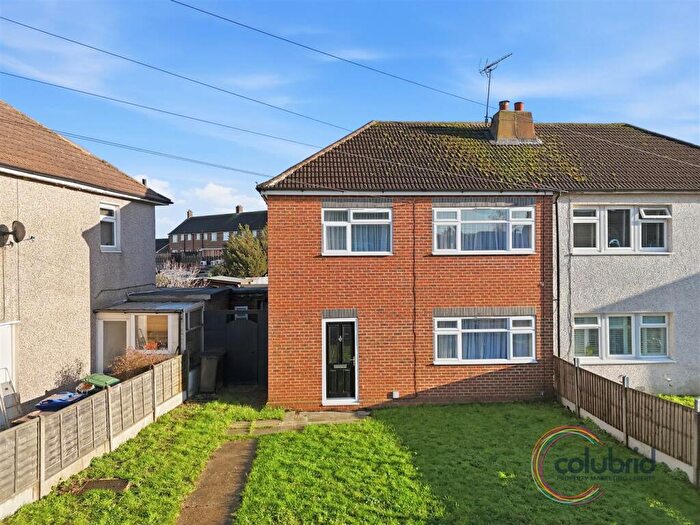 3 Bedroom Semi-Detached House For Sale In Hall Crescent, Aveley, RM15