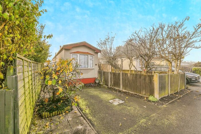 1 Bedroom Property For Sale In Jacks Hill Park, Jacks Hill, Graveley, Hitchin, SG4