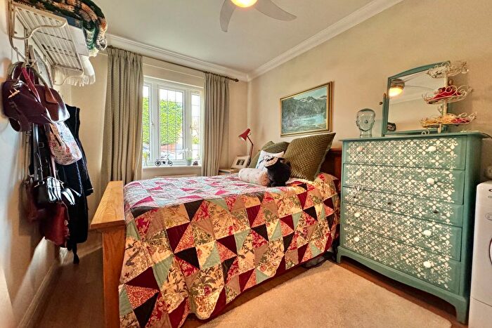 2 Bedroom Flat For Sale In Flagstaff House, Heath Road, Locks Heath, SO31