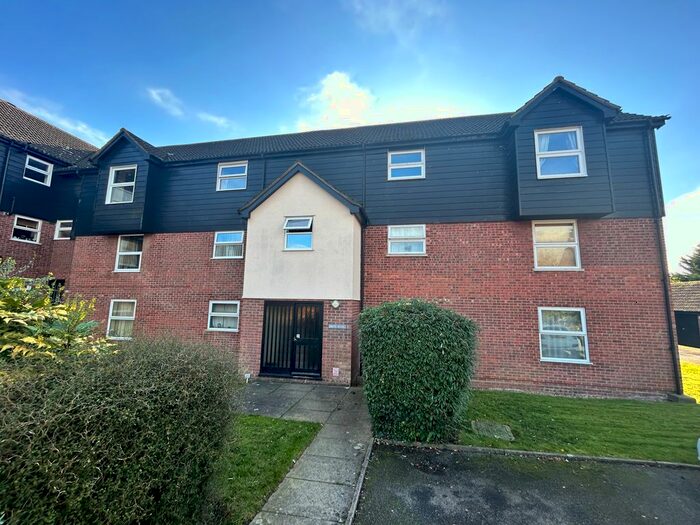 2 Bedroom Flat To Rent In Stonecrop, Colchester, CO4