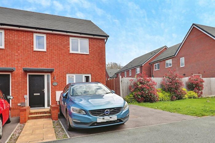 2 Bedroom End Of Terrace House For Sale In Luscian Ware Close, Stoke-On-Trent, ST6